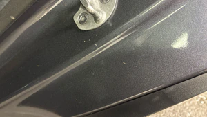 door shut scratches